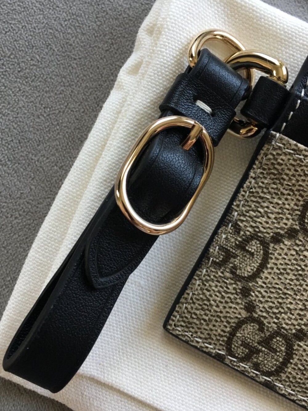GG EMBLEM CARD CASE WITH STRAP - Picture 4 of 5